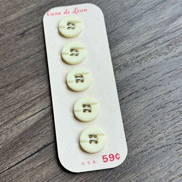 NEW ON CARD Vintage 1950s Casa de Leon Ivory 4 Hole Sewing Button Set 5 Pack - Picture 2 of 4